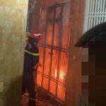 Một người được cứu thoát trong đám cháy ở Hà Đông